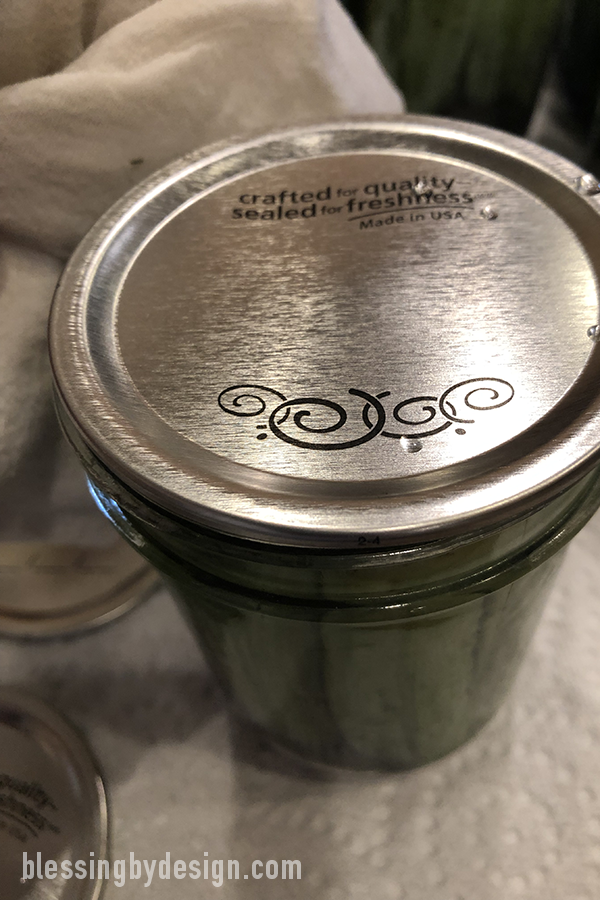 set lid on jar